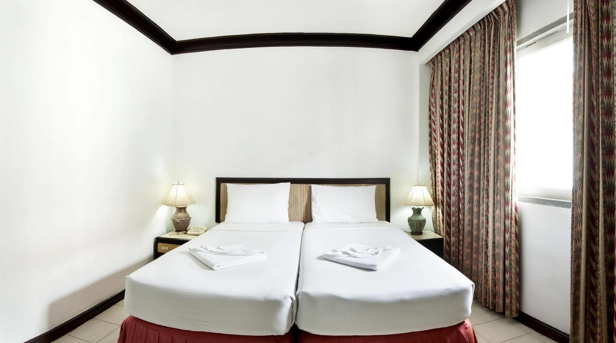 Rattana Mansion Hotel Phuket Exterior foto