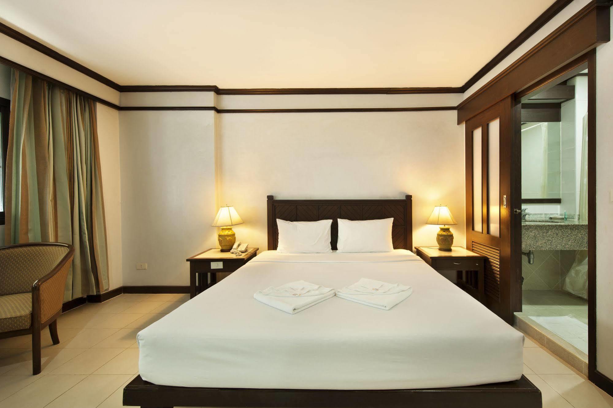 Rattana Mansion Hotel Phuket Exterior foto