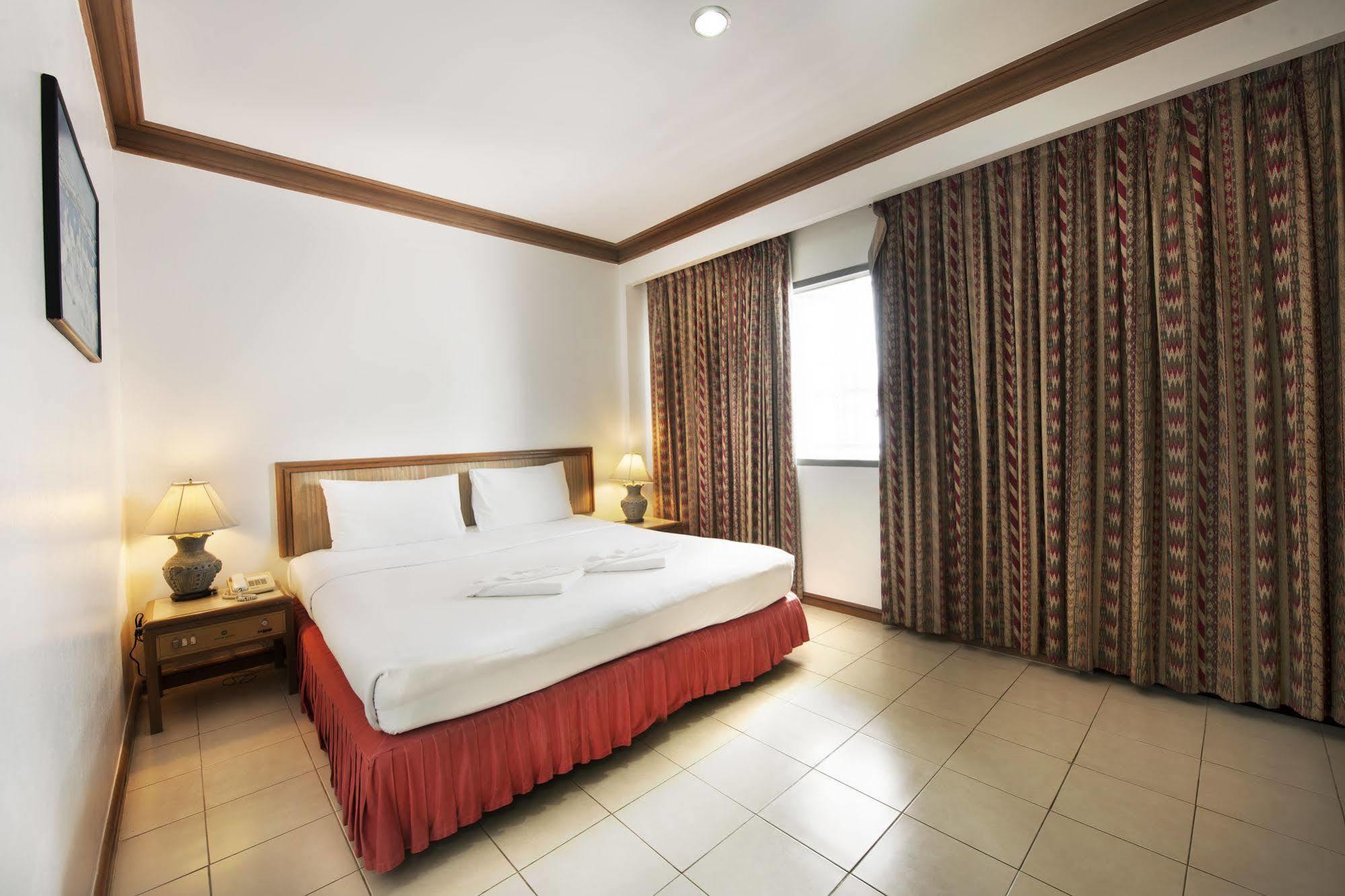 Rattana Mansion Hotel Phuket Exterior foto