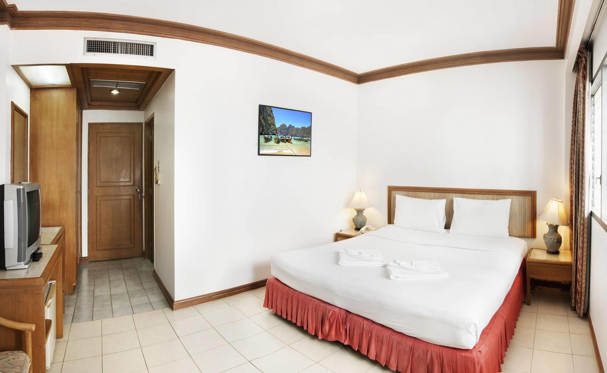 Rattana Mansion Hotel Phuket Exterior foto