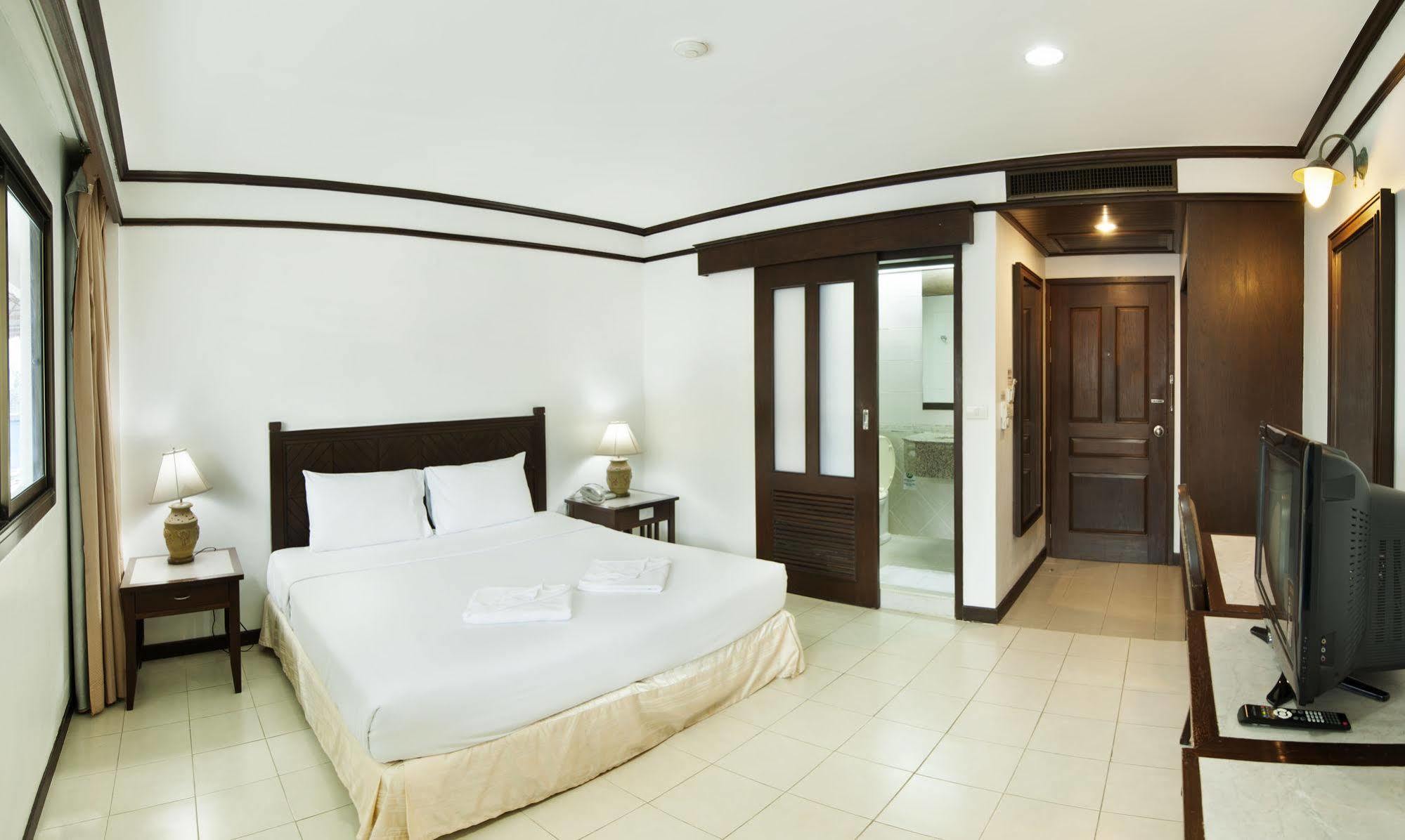 Rattana Mansion Hotel Phuket Exterior foto