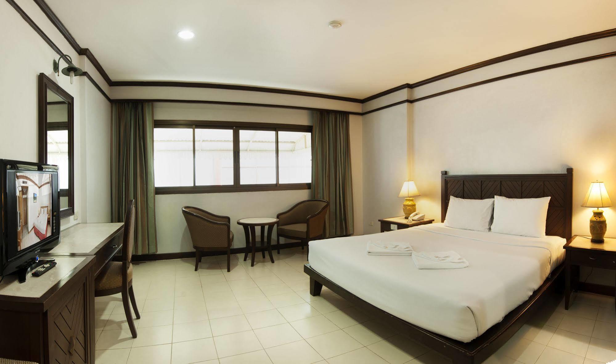 Rattana Mansion Hotel Phuket Exterior foto