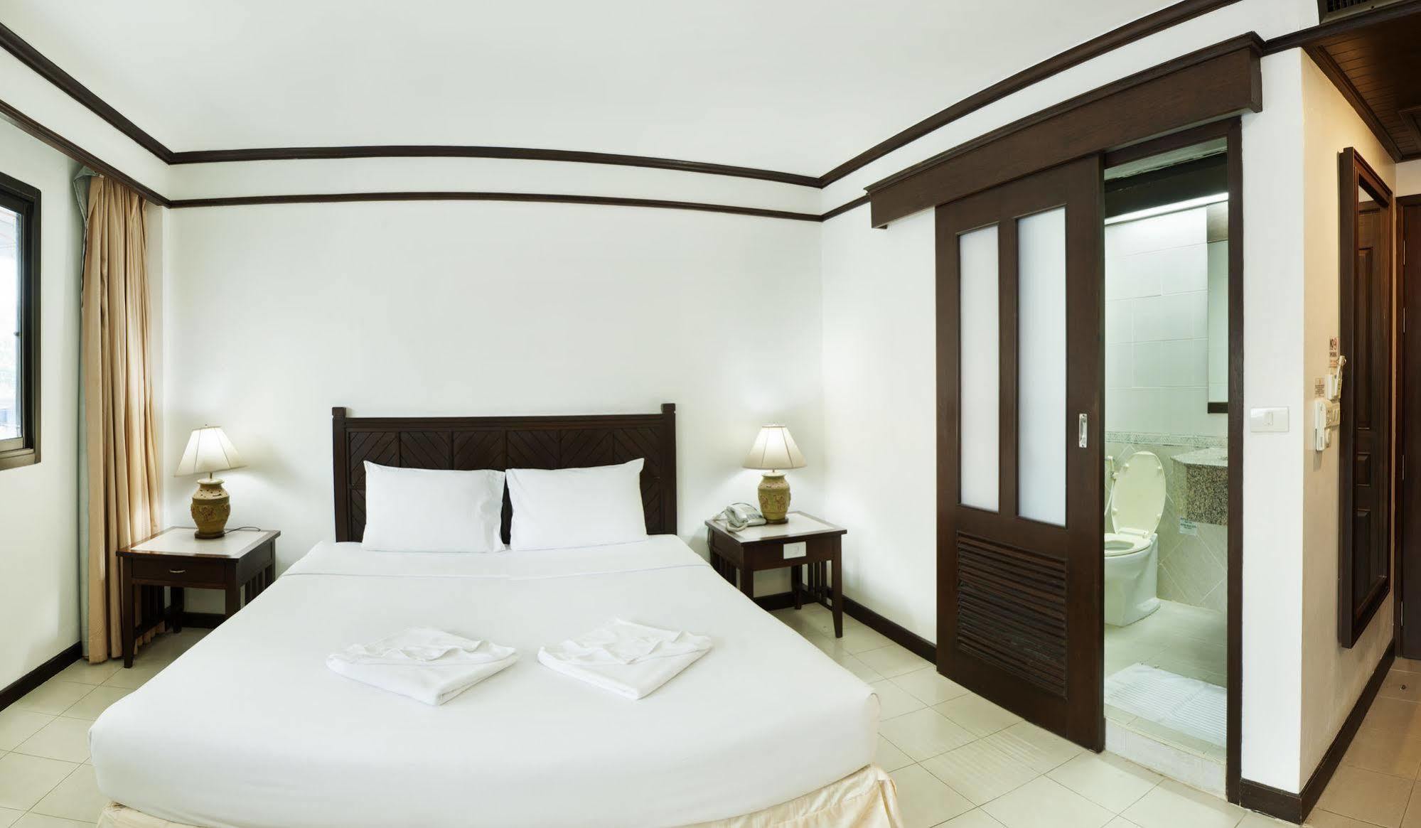 Rattana Mansion Hotel Phuket Exterior foto
