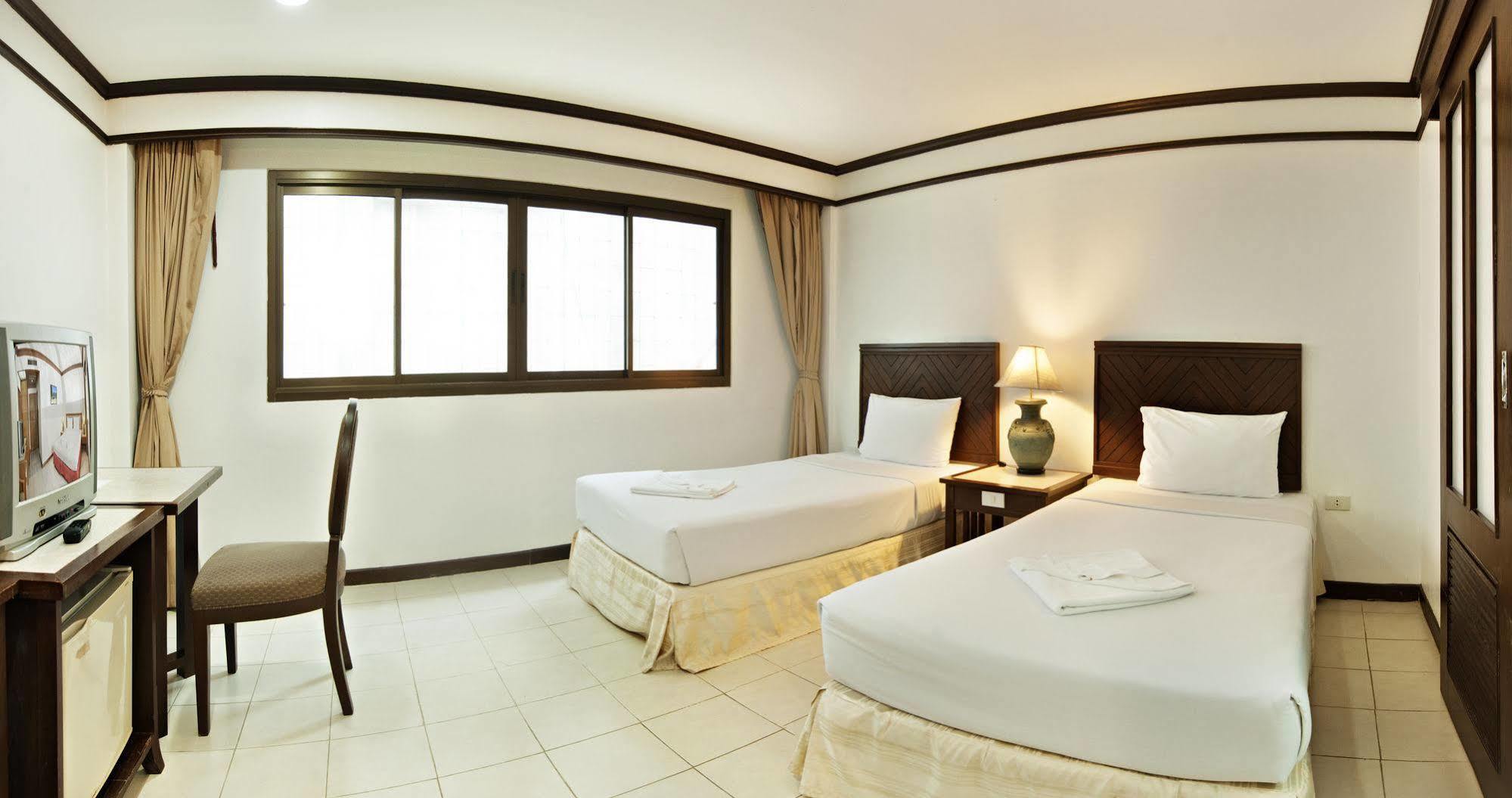 Rattana Mansion Hotel Phuket Exterior foto