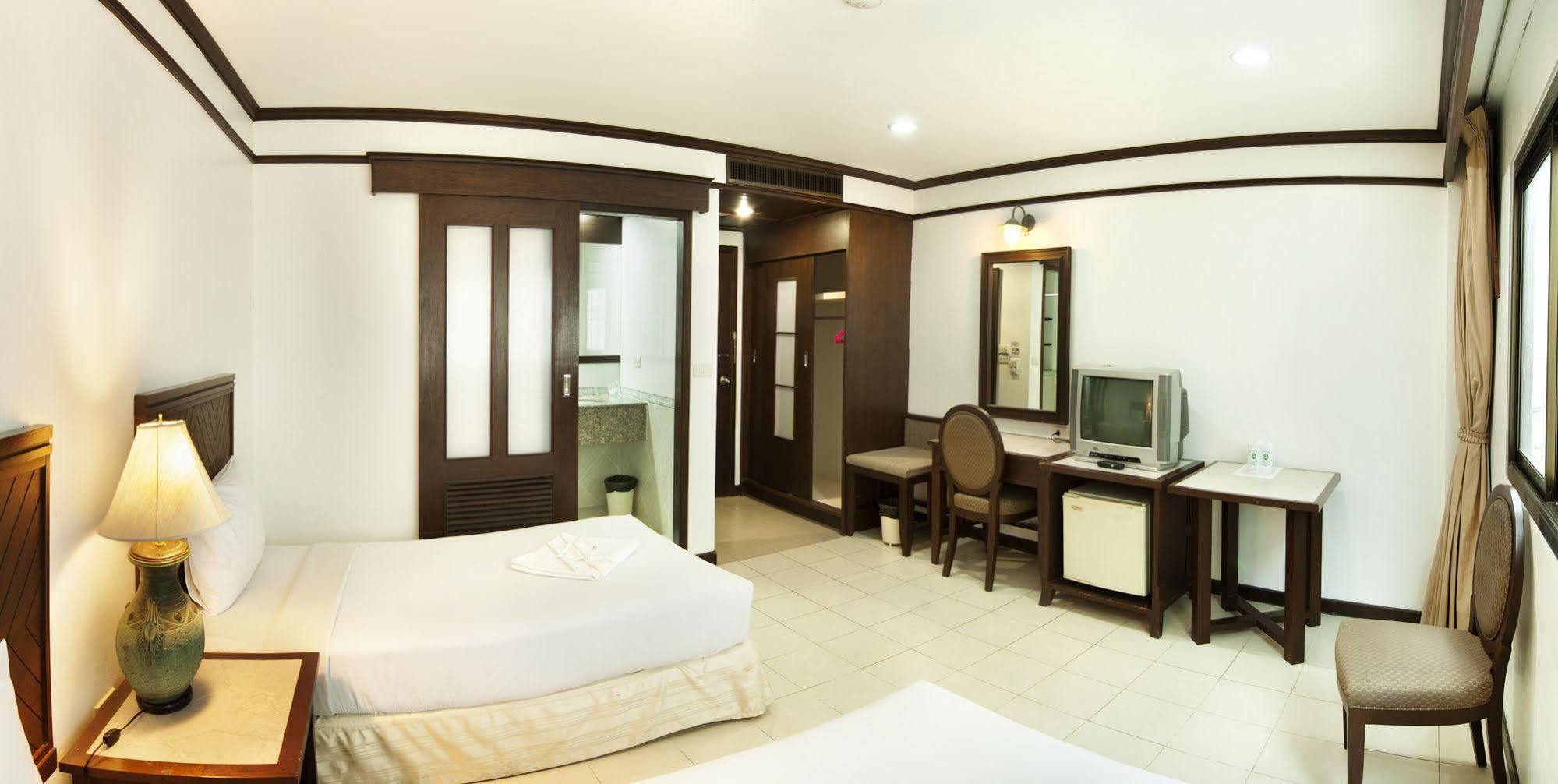 Rattana Mansion Hotel Phuket Exterior foto